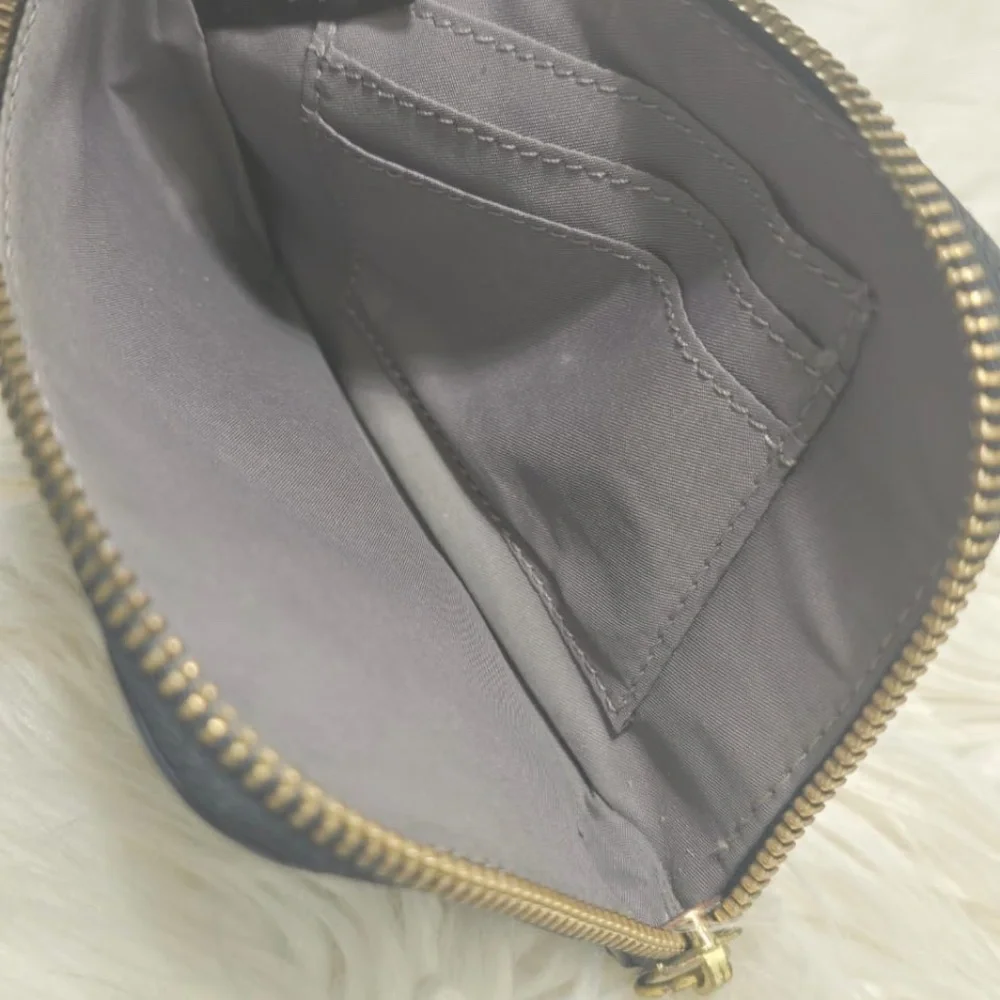 Fossil Black Leather Gold Accents Zipper Wallet With a Wrist Strap.🌴